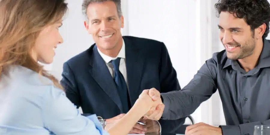 körpersprache im bewerbungsgespräch